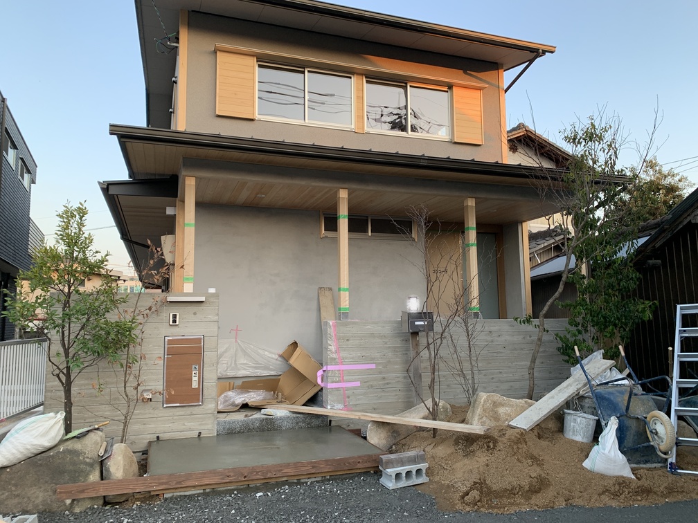 平屋　2階建て　木まま　新築住宅 仕上げ工事