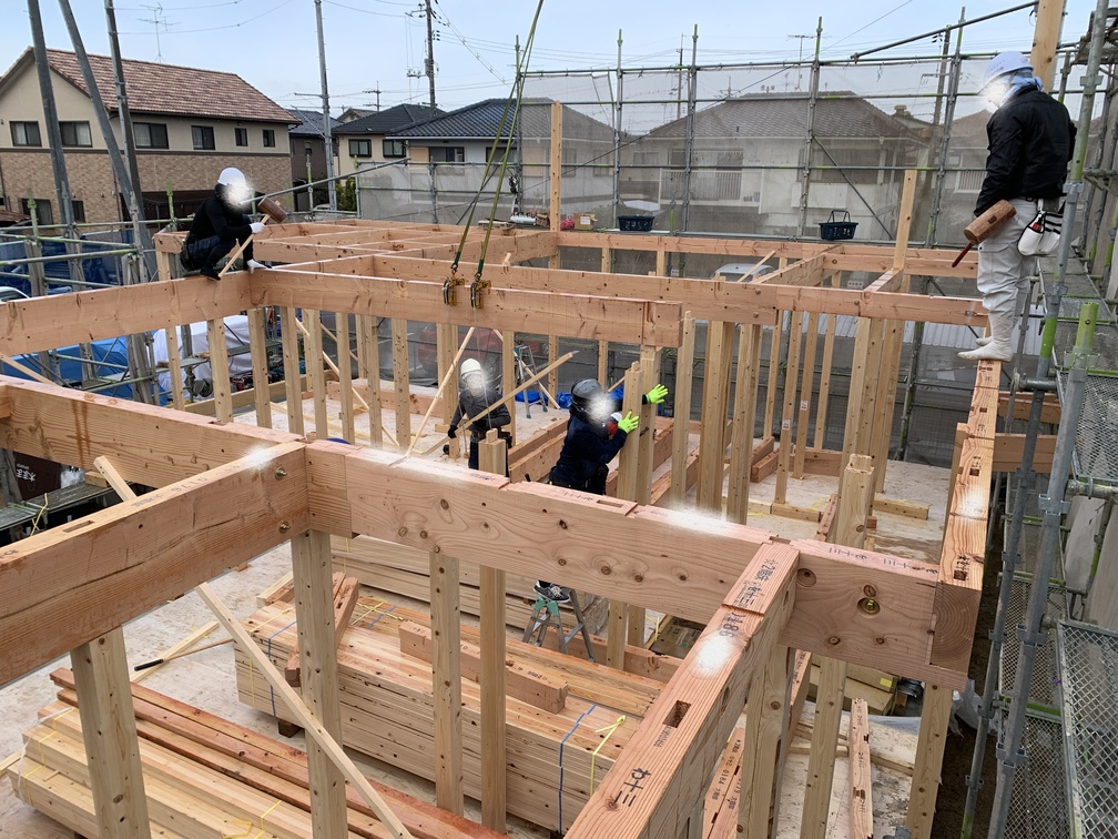 平屋　2階建て　木まま　新築住宅 上棟