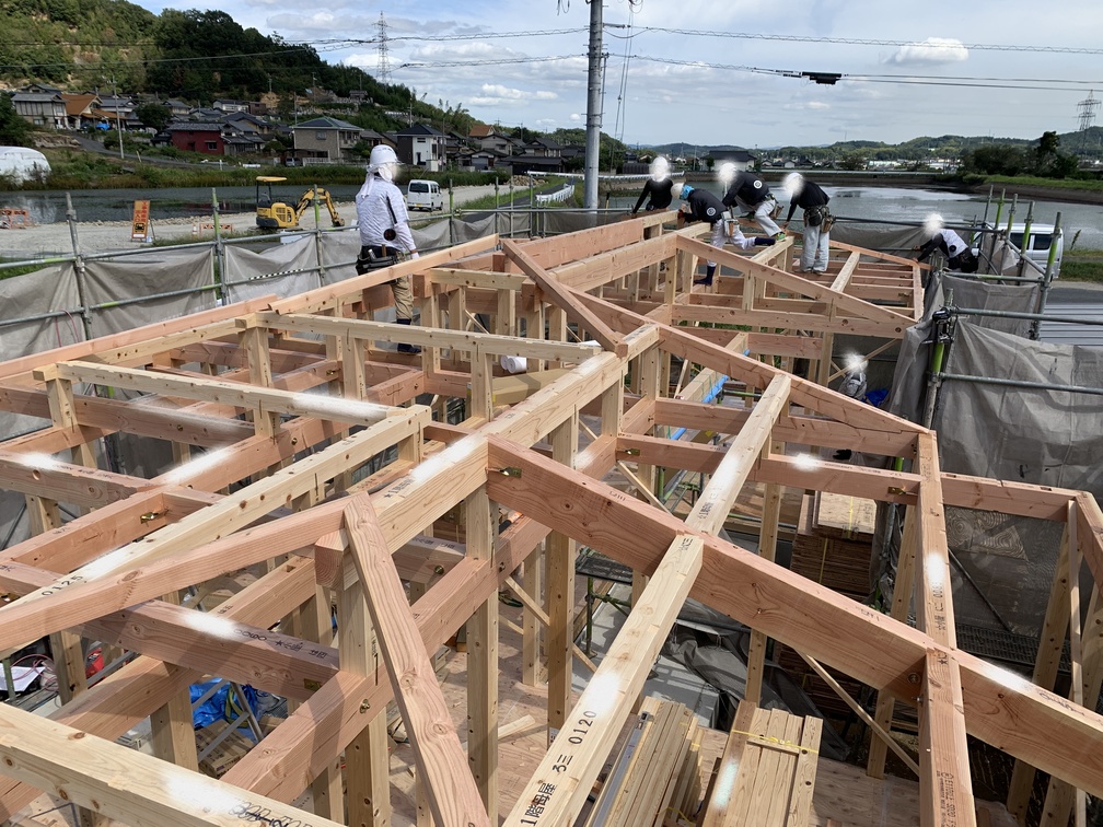 木まま　平屋　木造新築住宅　棟上げ